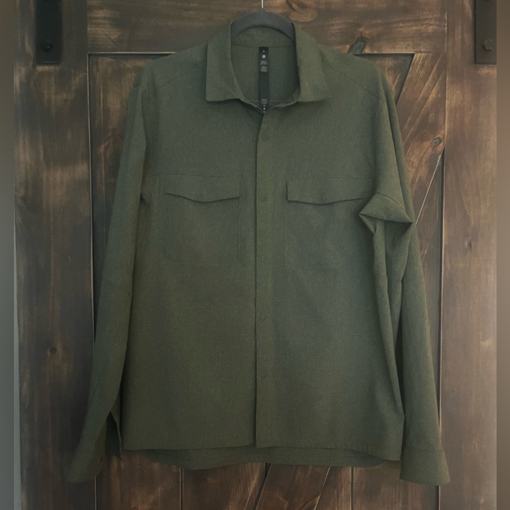 Lululemon Men’s Buttondown